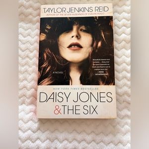 Daisy Jones & The Six - Taylor Jenkins Reid
